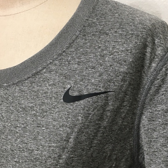 Women’s Nike Dri-Fit Legend Training Top, Medium NWT - Picture 5 of 6